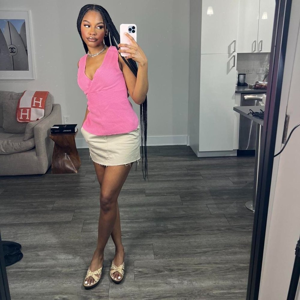 Pink vintage v neck ribbed tank top